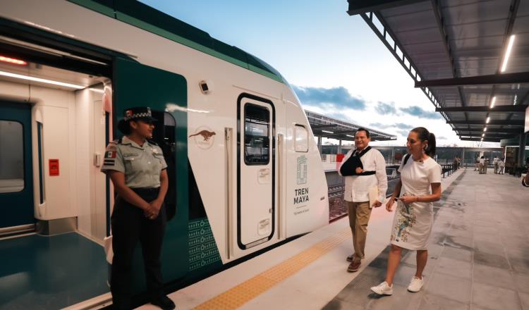 Viaja Sheinbaum en el Tren Maya; afirma que se compensa impacto ambiental