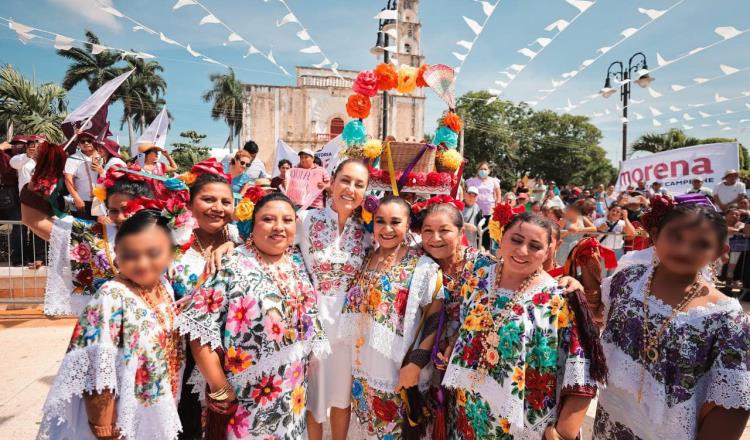 Sheinbaum ofrece pensiones dignas para maestros desde Campeche