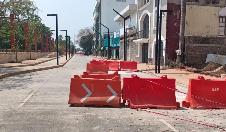 Reabren circulación vehicular en malecón tras reparación de fuga