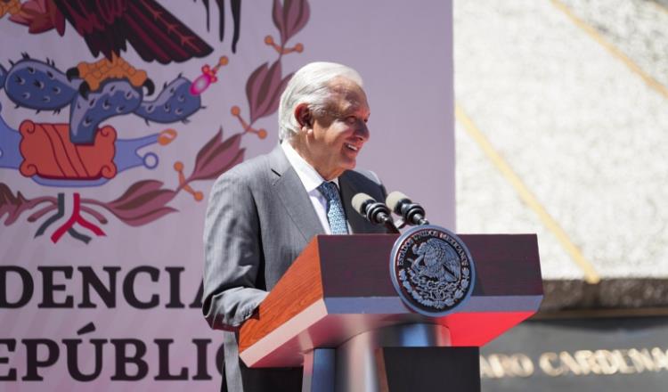 "Nada de cerrar refinerías": AMLO durante aniversario de la Expropiación Petrolera