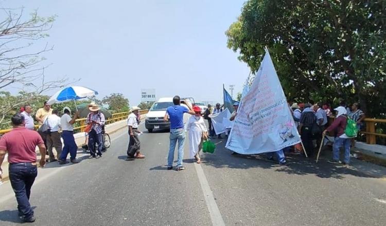 Extrabajadores de Pemex colapsan Ruiz Cortines poco más de dos horas