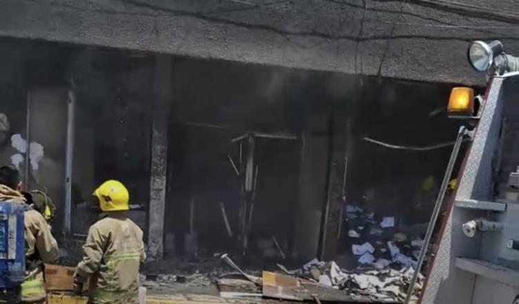 Presuntos normalistas incendian sede de la subsecretaría de Educación en Tuxtla