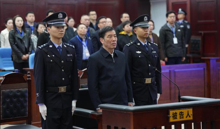 Expresidente de Federación China de futbol, condenado a cadena perpetua por aceptar sobornos 