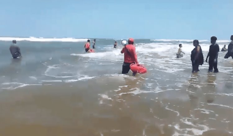 ¡Fuera bañistas de playas! Bandera roja en Paraíso y Sánchez Magallanes