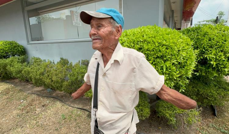 Hace 70 años le quitaron las manos y un ojo, pero no la fe en Dios ni las ganas de vivir