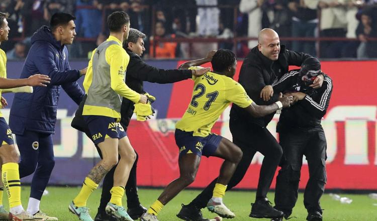 Fenerbahçe votará su permanencia en la Superliga Turca tras ´linchamiento´ a futbolistas