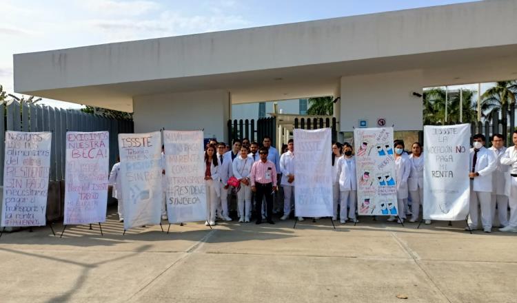 Médicos residentes del ISSSTE Tabasco seguirán en paro por falta de pago