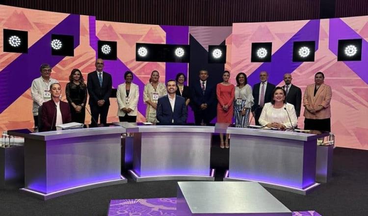 Presidenciables sacan "trapos sucios" de corrupción en primer debate