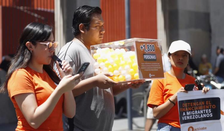 Colectivos recaudan firmas para frenar apoyo de 110 dólares a migrantes venezolanos deportados