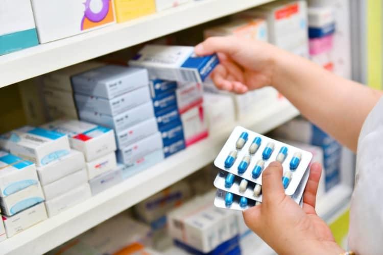 Alerta Cofepris por falsificación de medicamentos para terapias hormonales en México