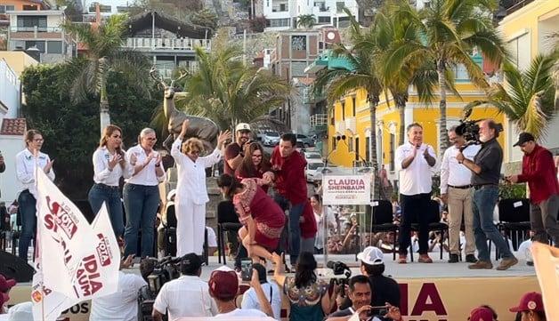 Se cae Sheinbaum durante mitin en Mazatlán, Sinaloa