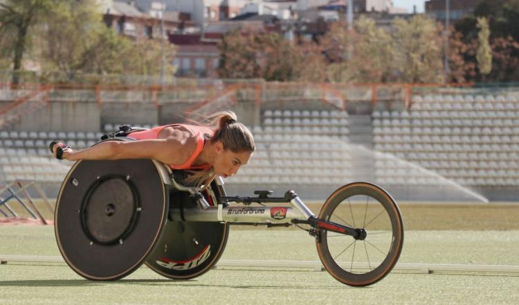 Carmen Giménez, la primera española usuaria de silla de ruedas en correr el maratón de Boston