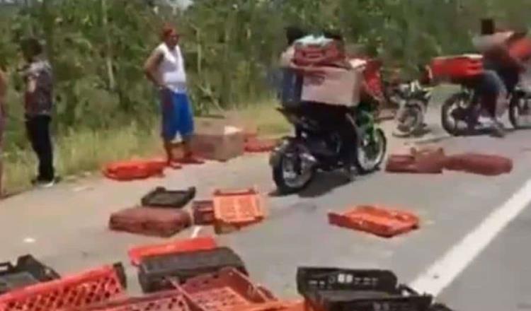 Rapiñan camión descompuesto de Bimbo en la Cárdenas-Coatzacoalcos
