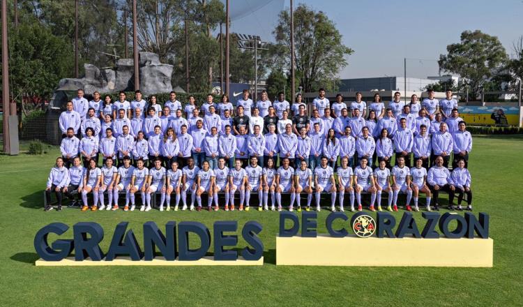 Club América se toma foto oficial con equipo varonil y femenil