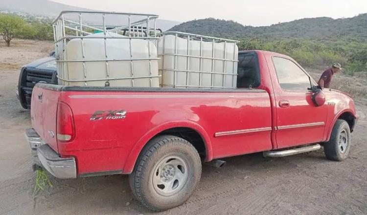 Abandonan camionetas cargadas con 7 mil litros de huachicol en Hidalgo