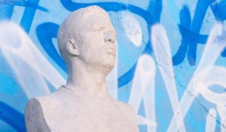 Develan busto de Luis Suárez en Estadio del Nacional de Uruguay 