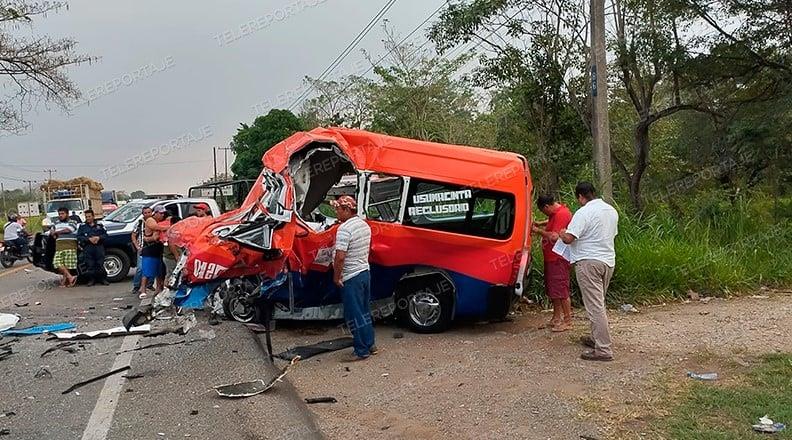 Un muerto y 7 heridos, saldo de accidente en la Villahermosa - Teapa