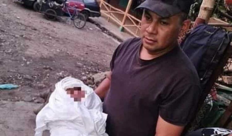 En El Salvador, rescatan a recién nacido de fosa séptica