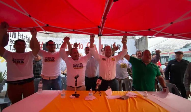 Renuncian morenistas y se suman a candidatura de Alcides Mena en Centro