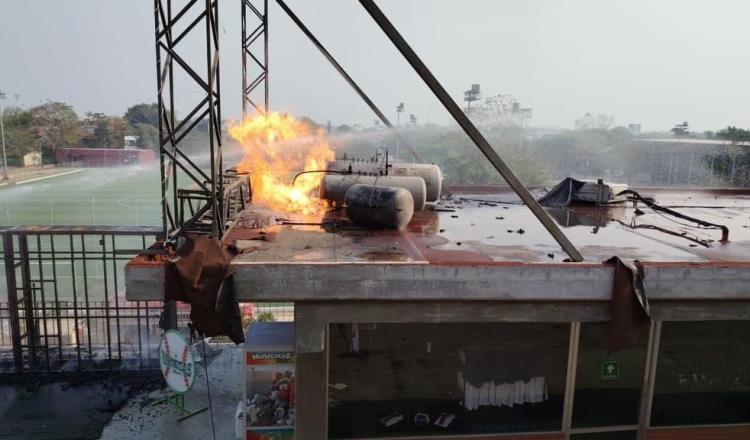 Explota tanque de gas estacionario en el Centenario; no hubo heridos