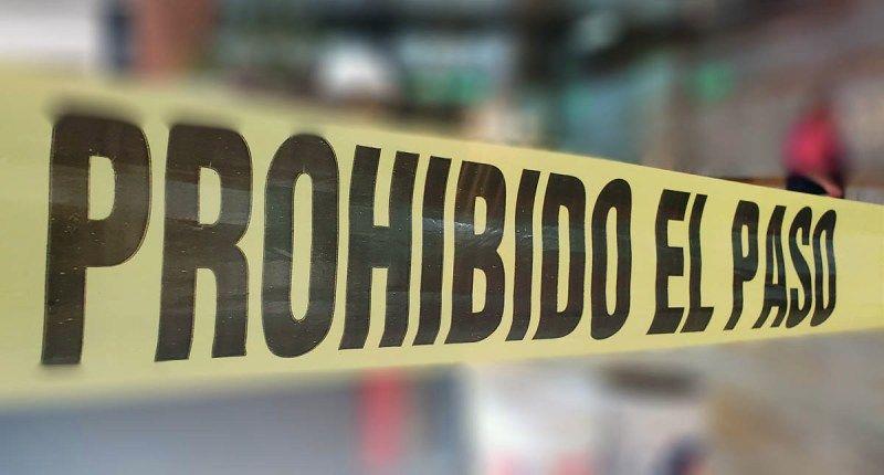 Detienen infraganti a hombre que arrastraba cuerpo de joven en edificio de CDMX