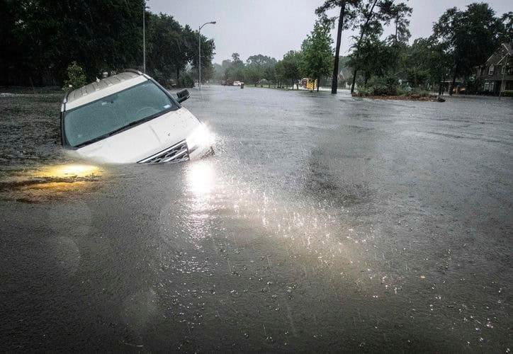 Autoridades de Texas suspenden clases y ordenan evacuaciones debido a fuertes lluvias