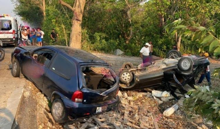 Chocan vehículos y se salen de la Villahermosa - Cárdenas