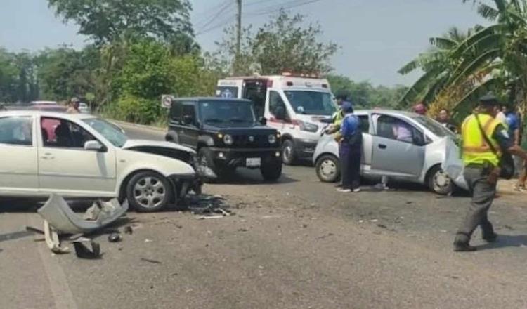 3 lesionados, uno de gravedad, deja aparatoso accidente vehicular en Cunduacán