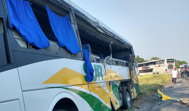 Carambola mortal entre autobuses y vehículos en la Villahermosa-Frontera 