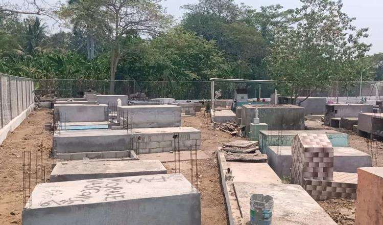 Avanza construcción de bóvedas en panteón de El Cedral