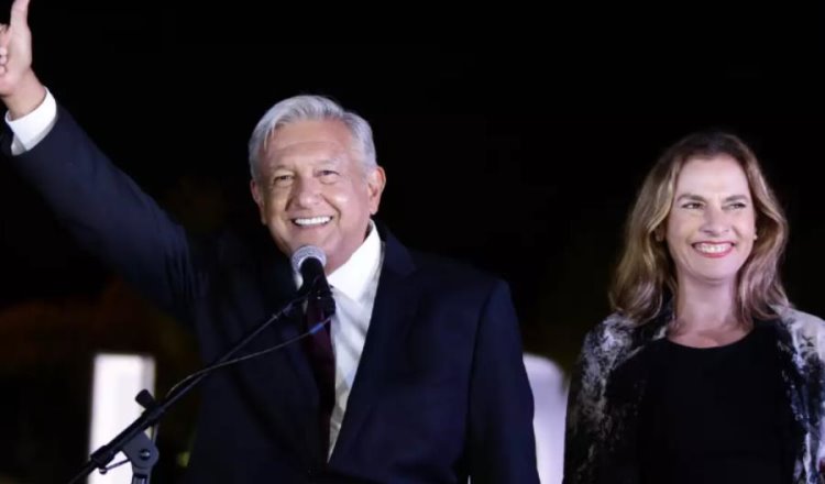 "Vamos a seguir juntos": AMLO rechaza que se vaya a divorciar de Beatriz