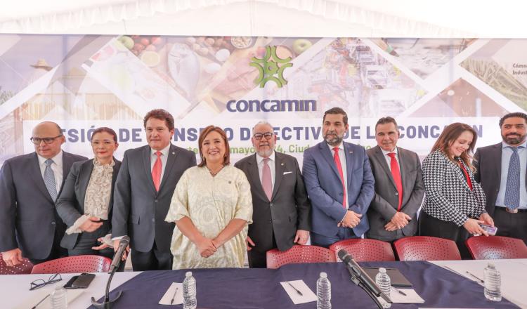 Confunden a Xóchitl en evento empresarial