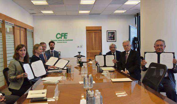 CFE anuncia construcción de primera central solar flotante en AL con crédito de una agencia francesa