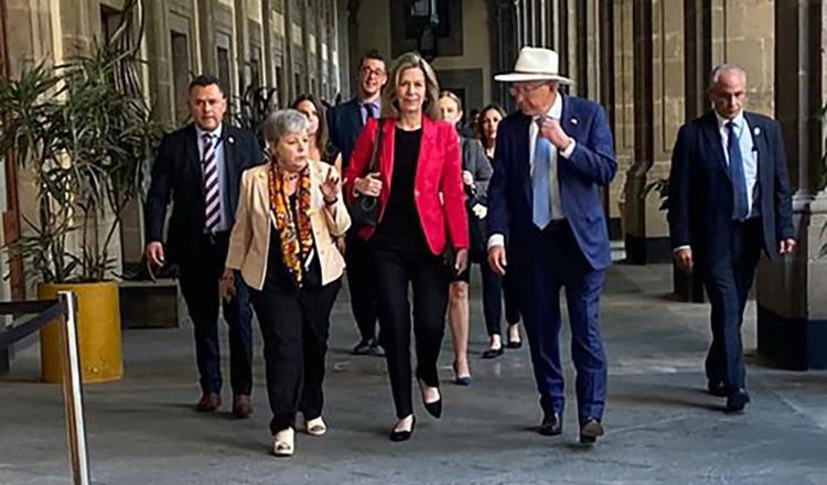 Ken Salazar agradece cooperación tras reunión con AMLO en Palacio Nacional 