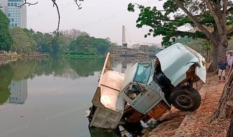 Volteo se queda sin frenos y termina dentro del Vaso Cencali