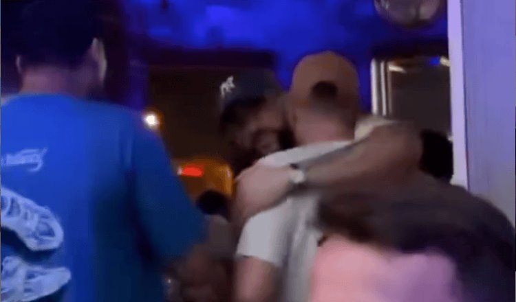 Filtran supuesto video de Bad Bunny en un bar gay en Tennessee