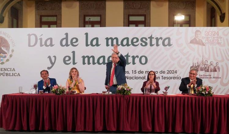 Basificación de 960 mil docentes y pensiones al 100%, promete Obrador a maestros en reunión