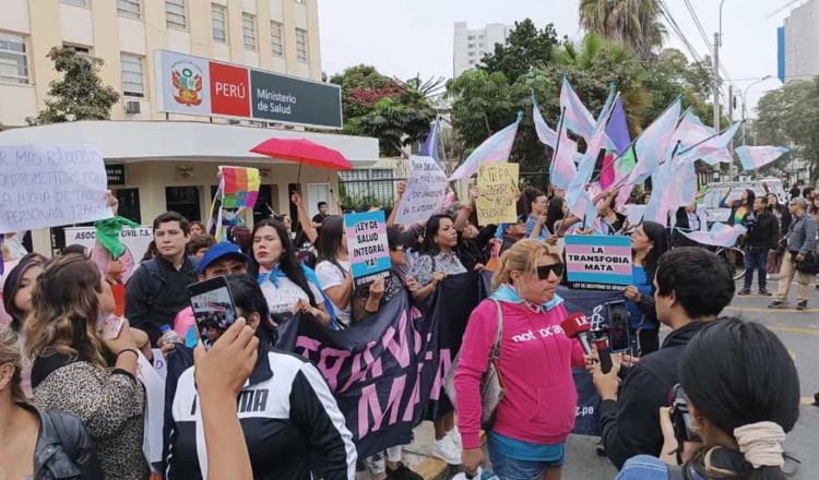 Decreto que cataloga a comunidad trans como "enfermos mentales" desata protestas en Perú