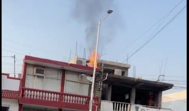 Se registra incendio sobre casa en la Av. Méndez