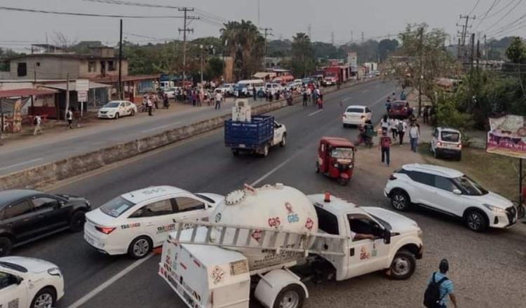 Pobladores bloquean la Villahermosa-Teapa por falta de energía eléctrica