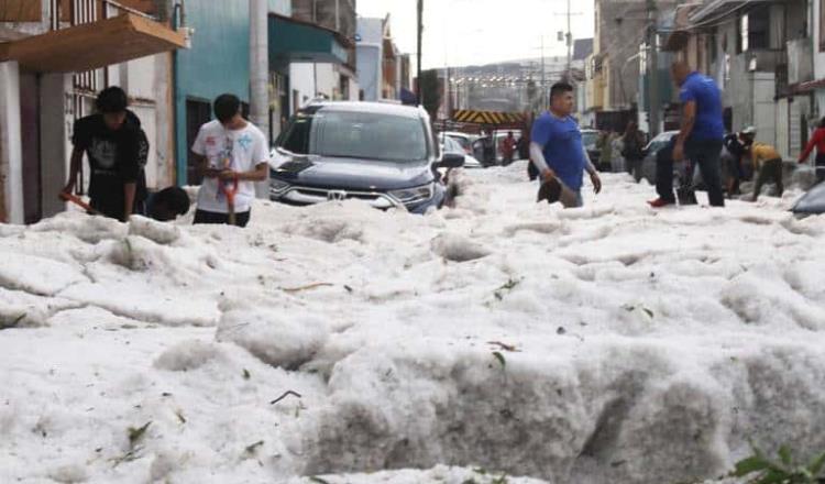 Granizada "pinta" a Puebla de blanco y deja daños