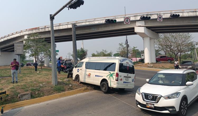 Choque de transporte público y unidad particular deja al menos 6 heridos en Villahermosa