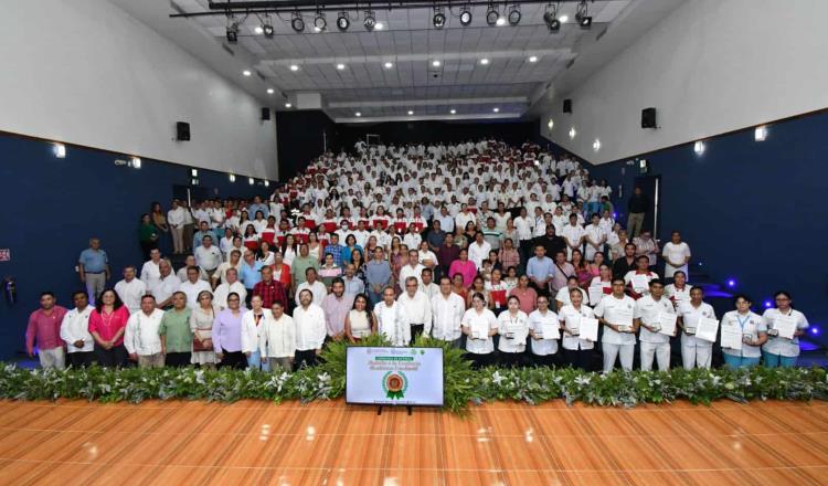 Entregan en la UJAT la Medalla a la Excelencia Académica Estudiantil 2024 