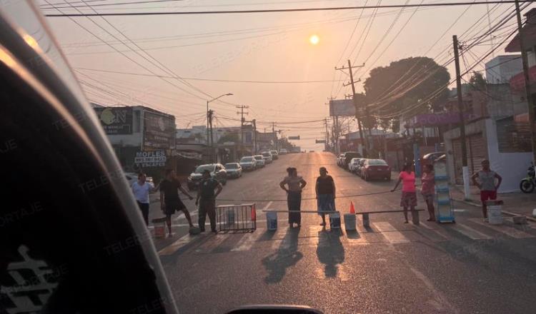 Ahora cierran la avenida 16 de Septiembre por falta de luz