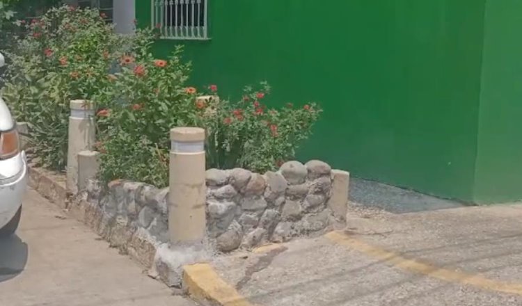 Sustraen equipamiento urbano del malecón de Gaviotas para construir jardinera en La Manga 2