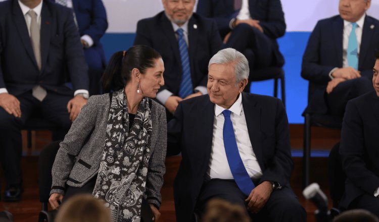 AMLO y Sheinbaum sostienen encuentro privado con gobernadores de Morena en CDMX