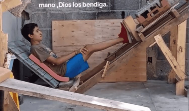 Adolescente en Tamaulipas construye su propio gimnasio con madera y material reutilizable
