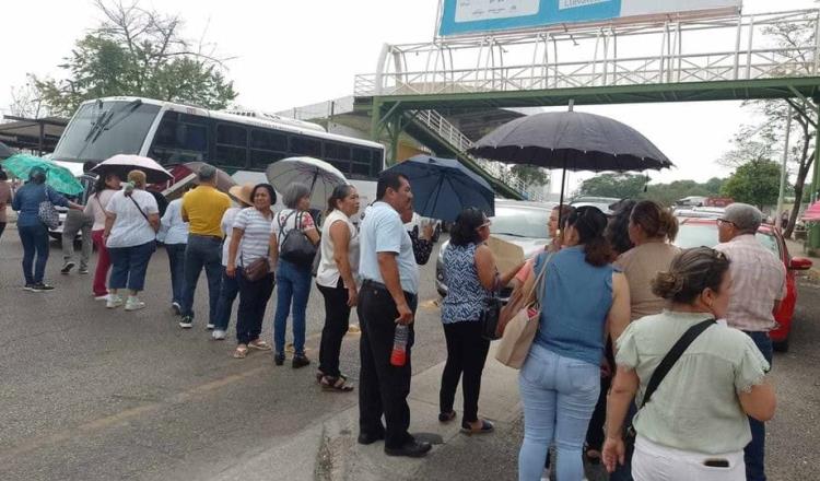 Nuevamente docentes piden devolución de ISR con bloqueo en Méndez