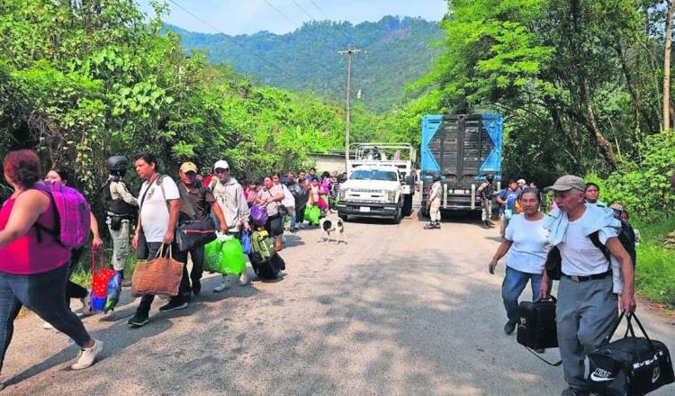 Se atiende desplazamiento por violencia de chiapanecos a Guatemala: AMLO