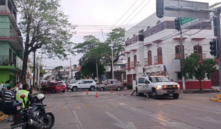 Bloquean avenida Mina en Villahermosa por falta de Luz